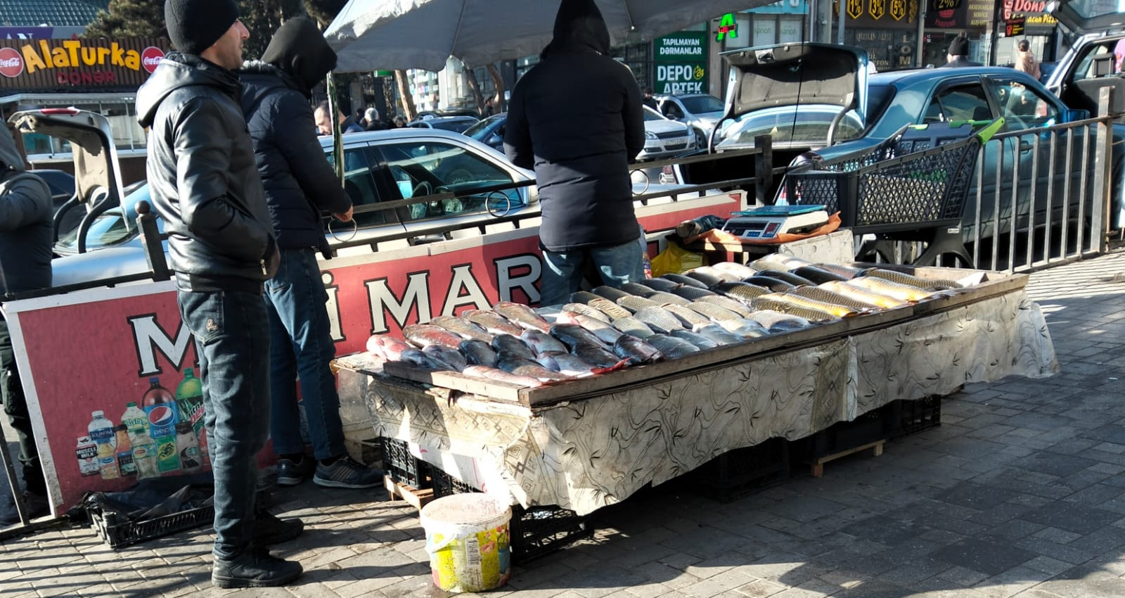 Səyyar satış məntəqələri kimə mane olur?