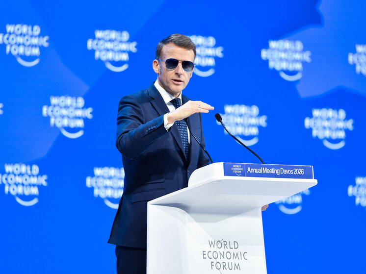 Makronun aksenti sosial medianın diqqət mərkəzində