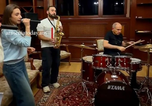 Paşinyan yeni musiqi qrupu yaradıb