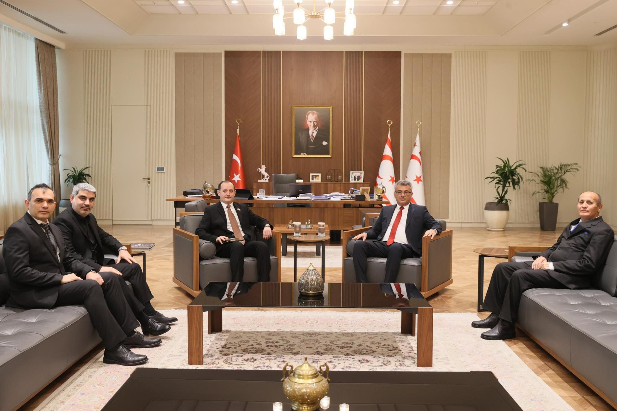 Azərbaycan-Kipr Dostluq Cəmiyyətinin rəhbərliyi Şimali Kipr Türk Respublikasının Prezidenti ilə görüşüb