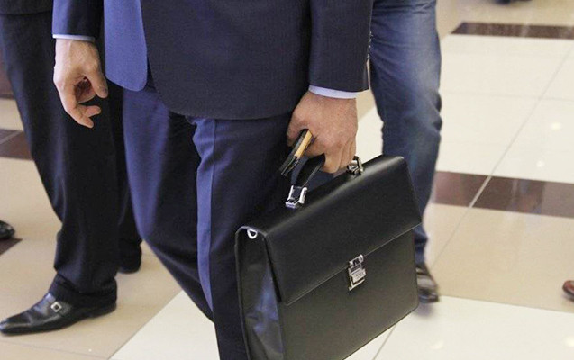 Başçı müavinini və şöbə müdirini işdən çıxardı