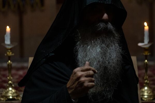 Yerusəlimdə qalmaqal: erməni keşişə qarşı hörmətsizlik iddiası yayıldı