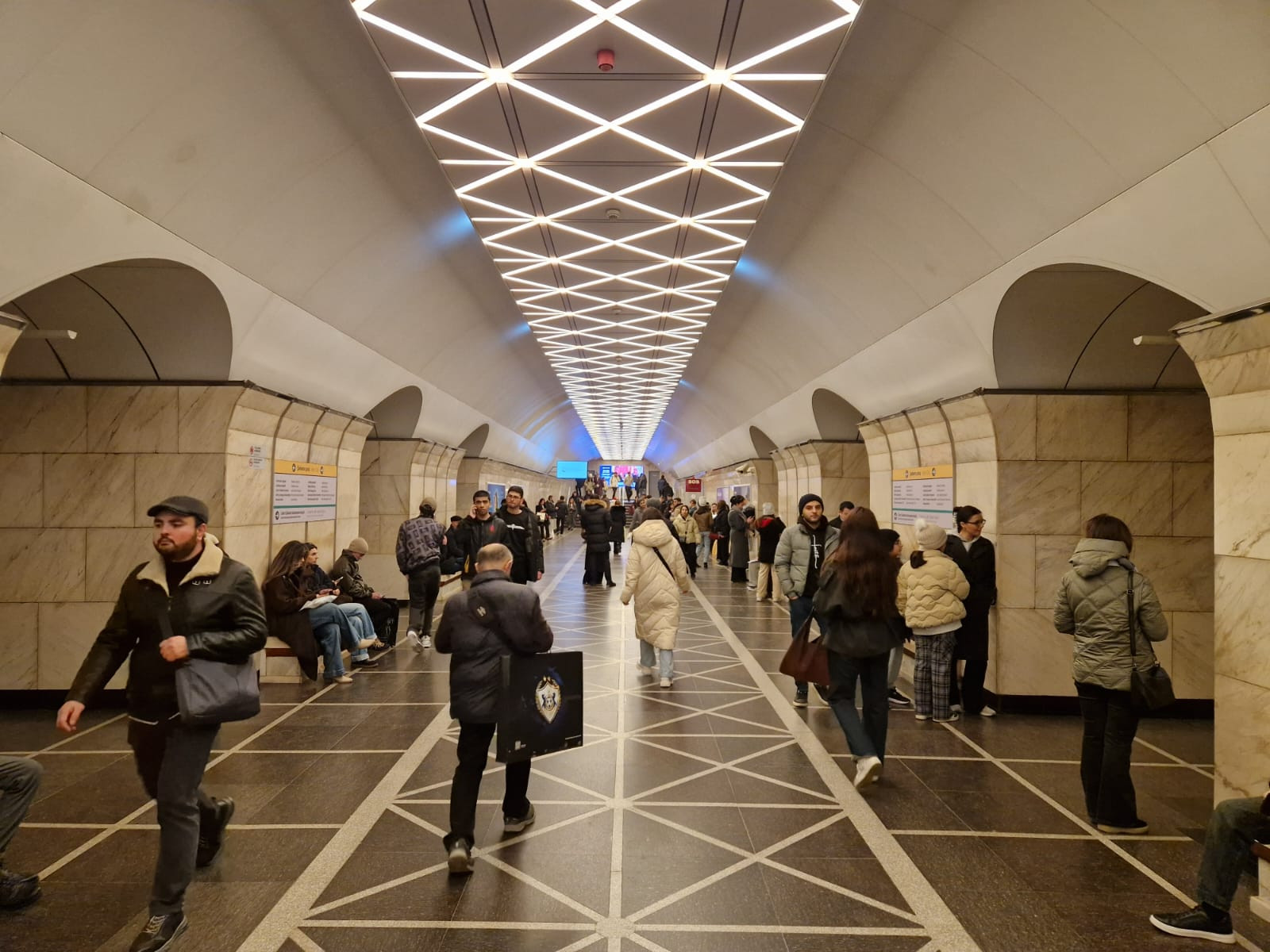 Metroda 20 dəqiqəyədək yubanmalar müşahidə olunur -