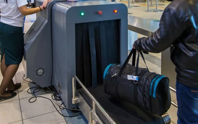 Azərbaycanlı məmur vəzifəsindən istifadə etdi: