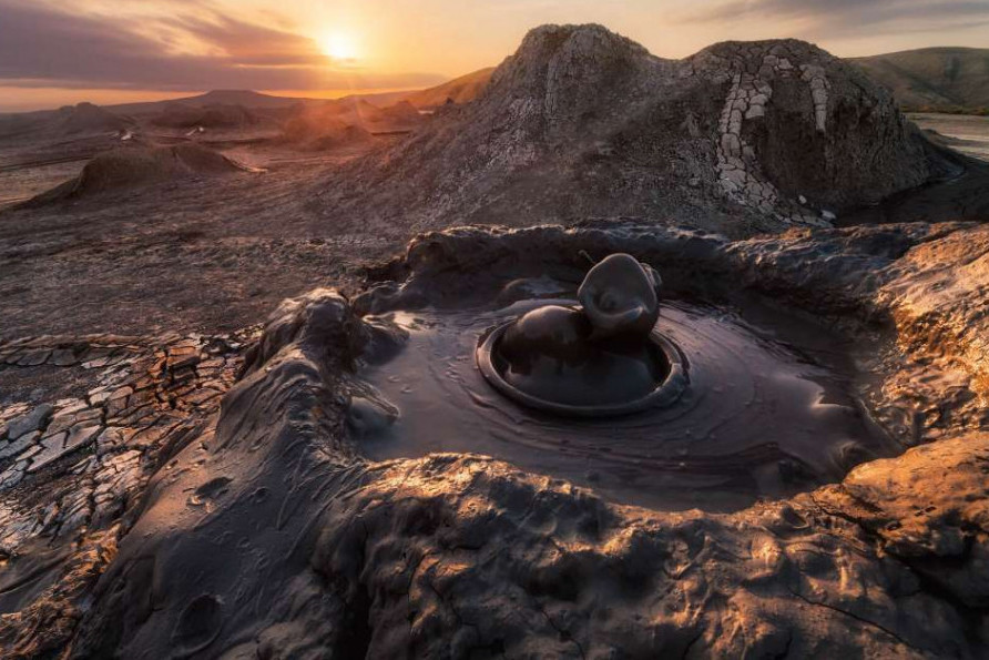 Azərbaycanda palçıq vulkanı püskürüb