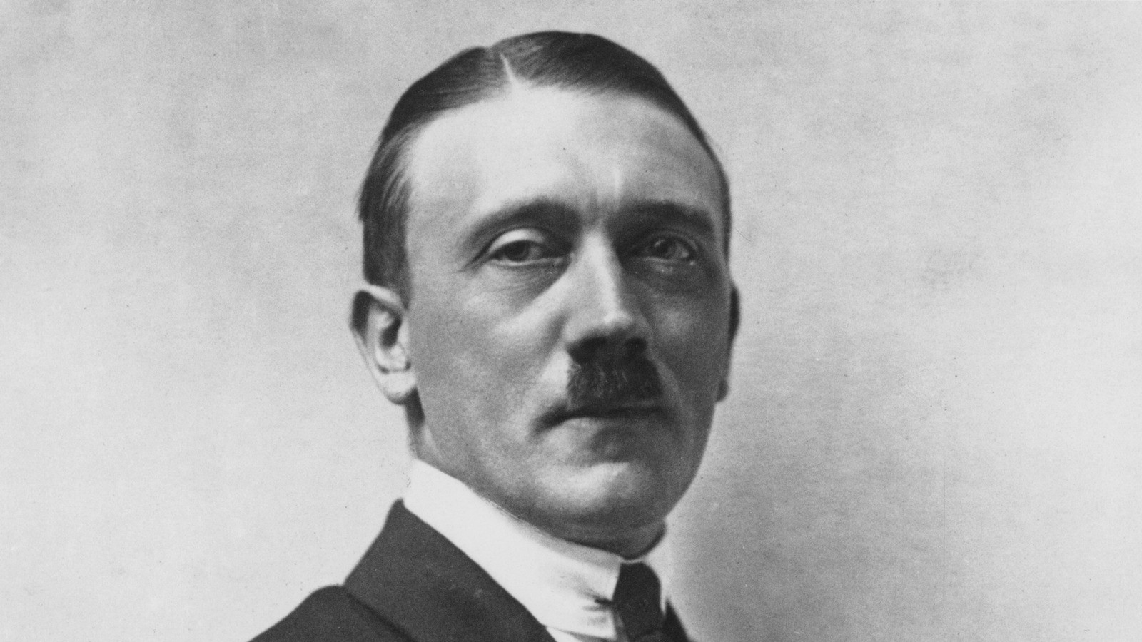 Adolf Hitlerin hakimiyyətə gəlişi: demokratiyadan diktaturaya aparan yol