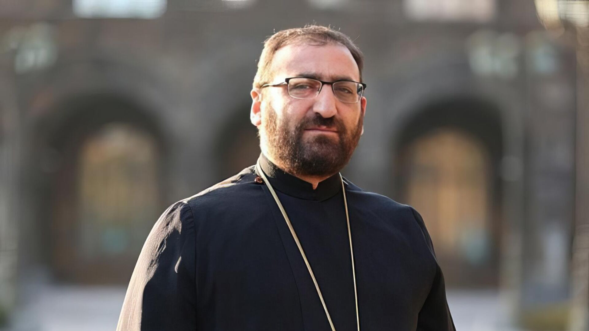 Erməni arxiyepiskopun həbsi uzadıldı