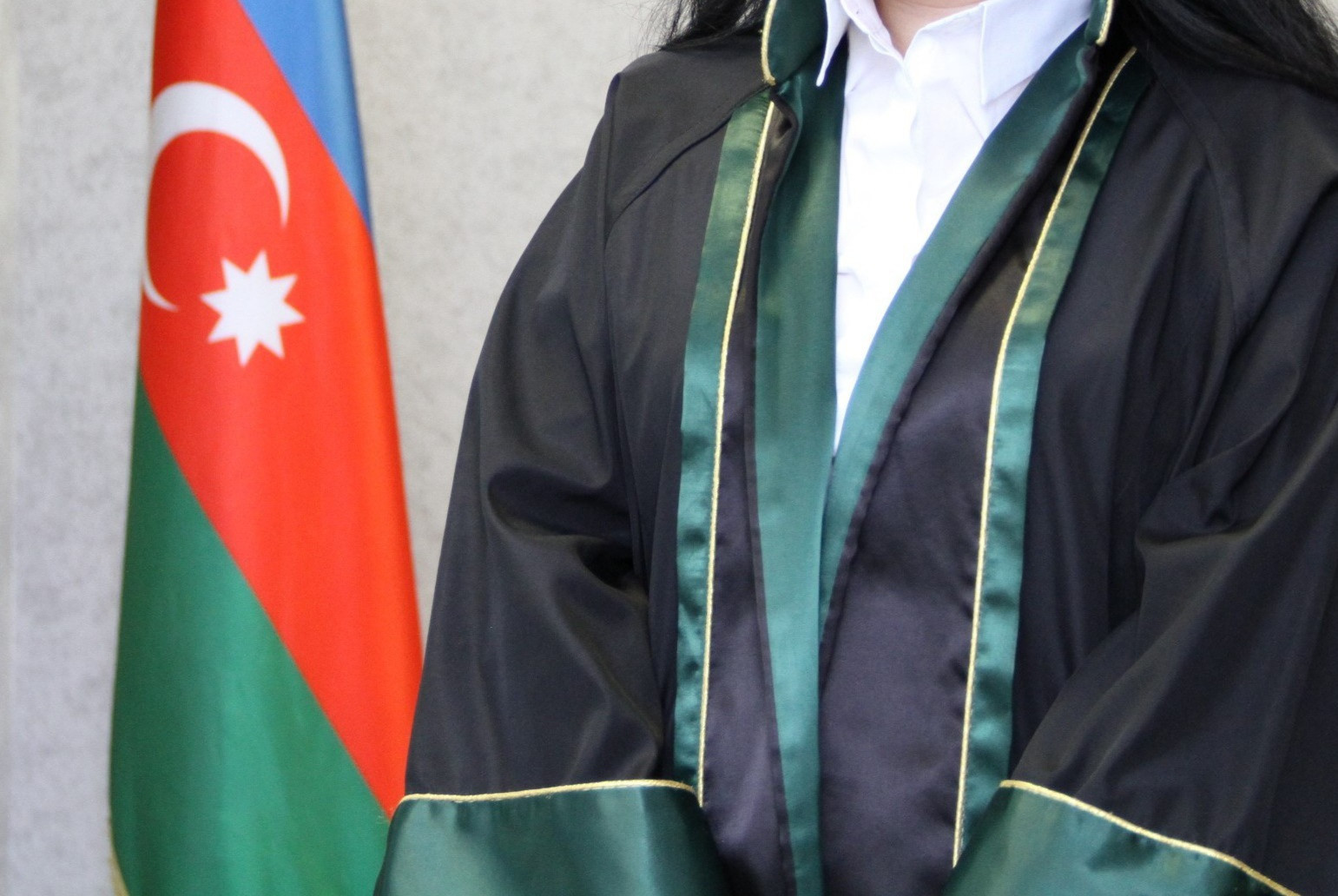 Vəkillərlə bağlı narazılıqlar artır: Onların sosial şəbələlərdəki davranışları göstərir ki...