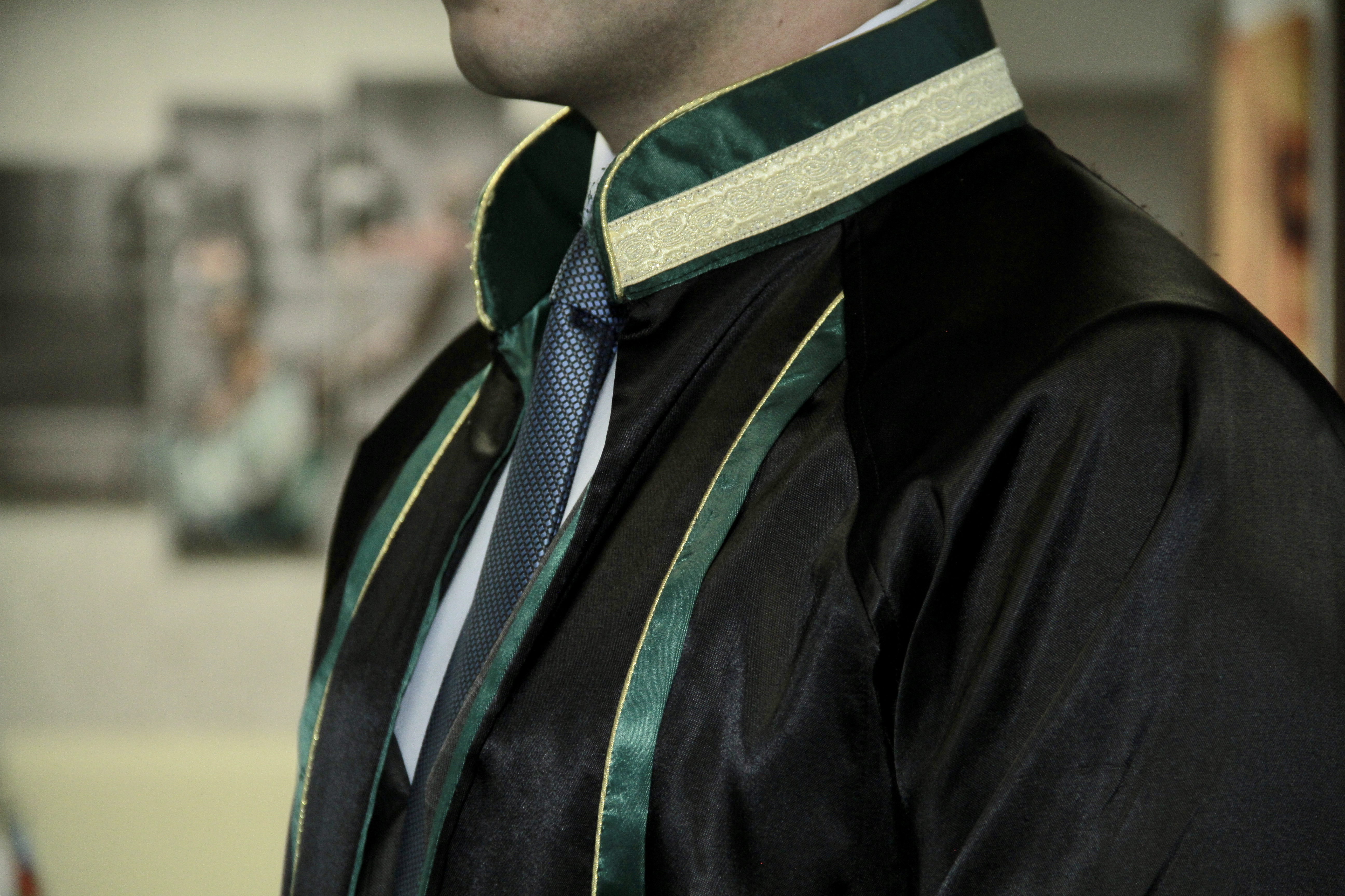 Bəzi ofislərdə “vəkil”, “vəkil bürosu” kimi lövhələrə baxmayaraq...