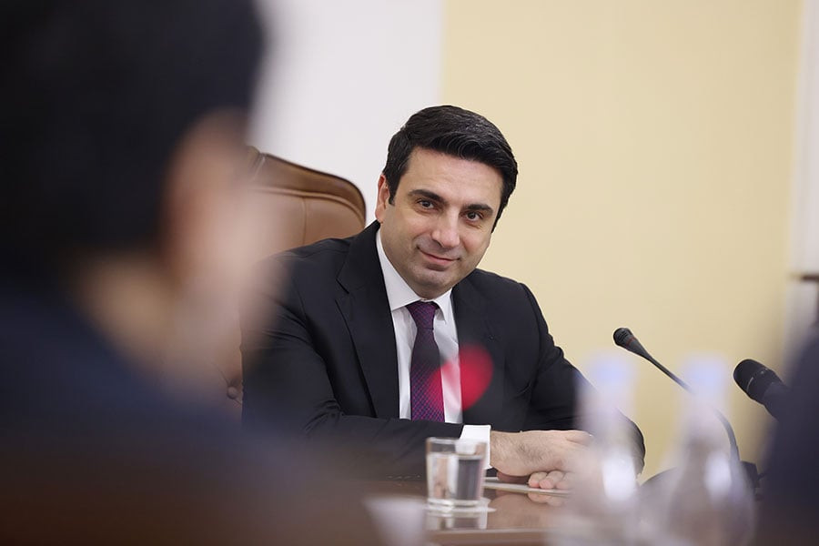 Moskva səfəri ərəfəsində Simonyan Rusiyaya qarşı ritorikanı yumşaltdı