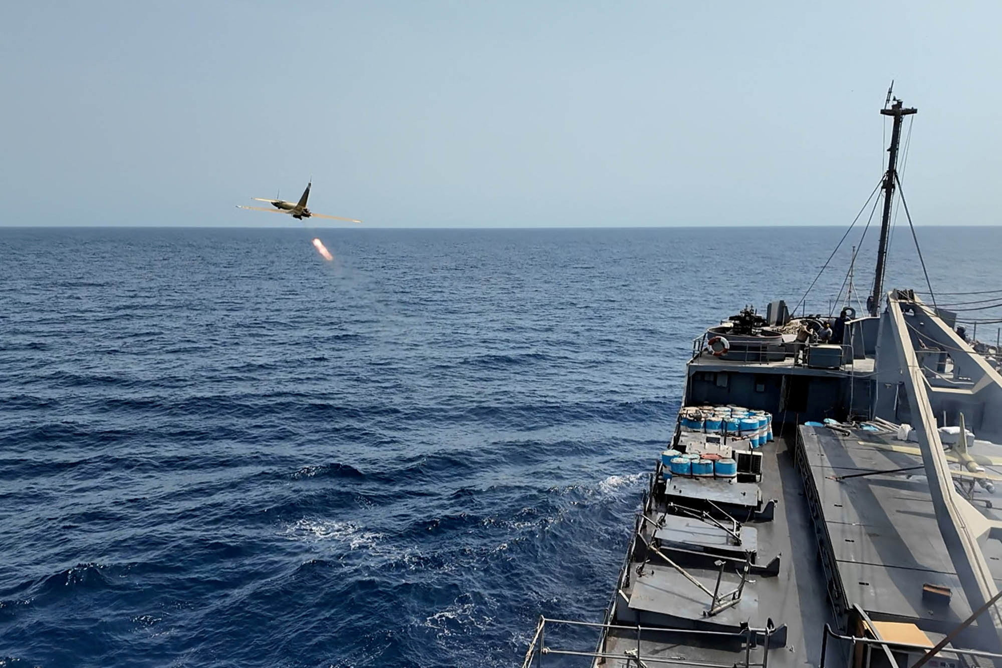 Təsdiqləndi: ABŞ gəmisi yaxınlığında olan İran dronu vurulub