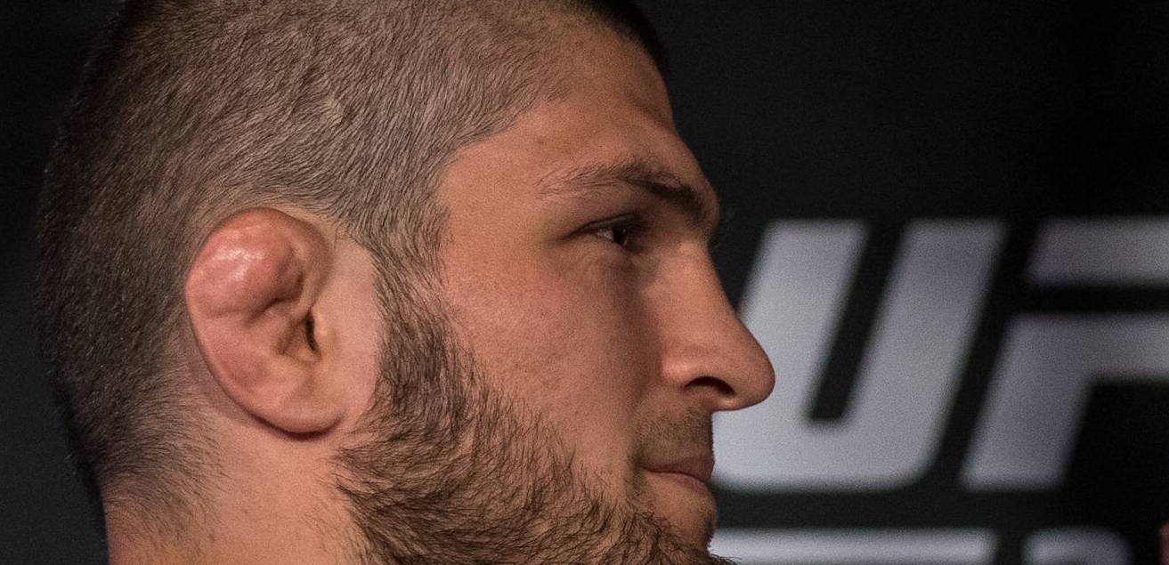 Gənclər niyə qulaqlarını qırır: Dəb, yoxsa idmanın tələbi?