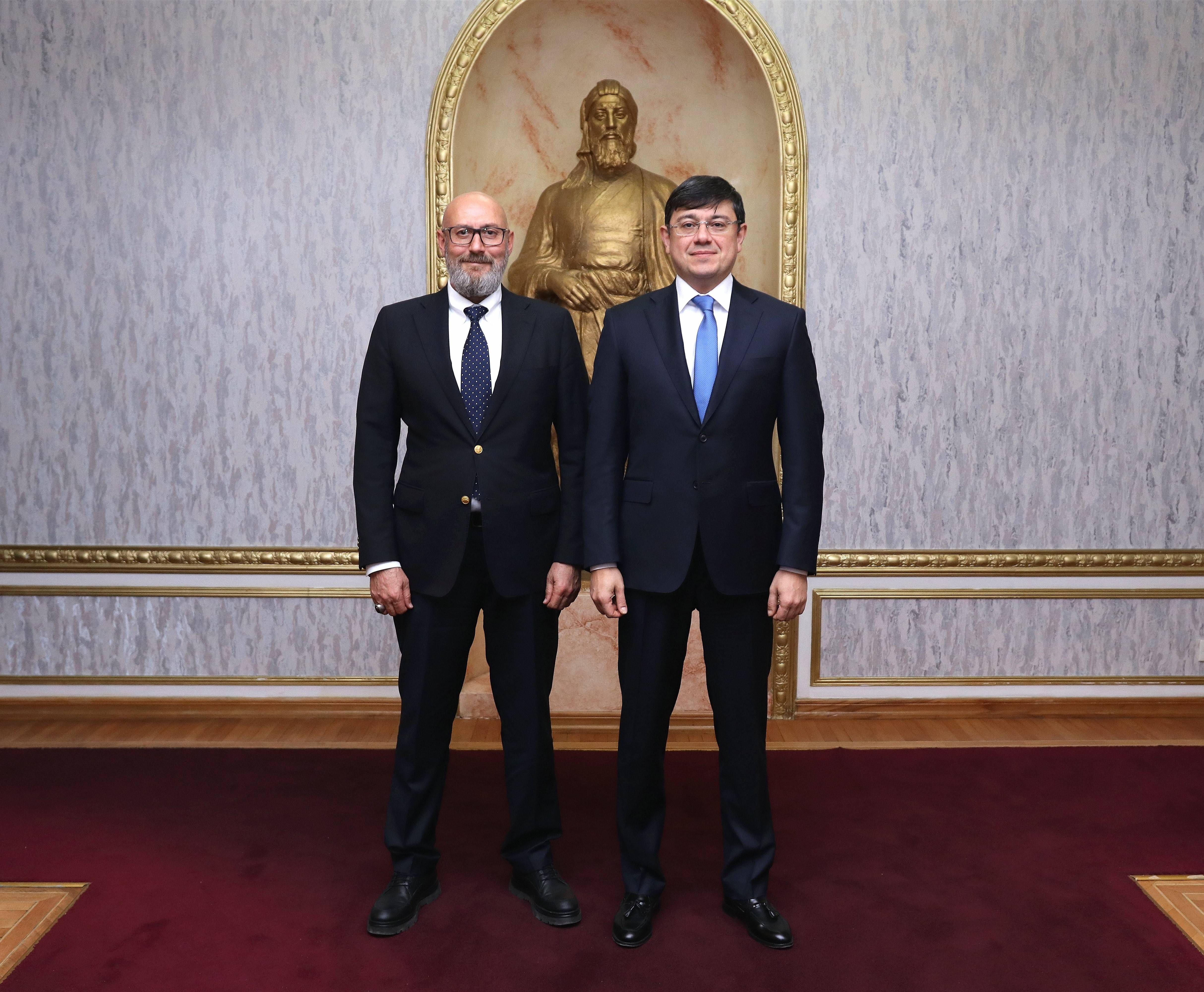 Komitə sədri Antalya Azərbaycan Kültür və Həmrəylik Dərnəyinin sədri ilə görüşüb