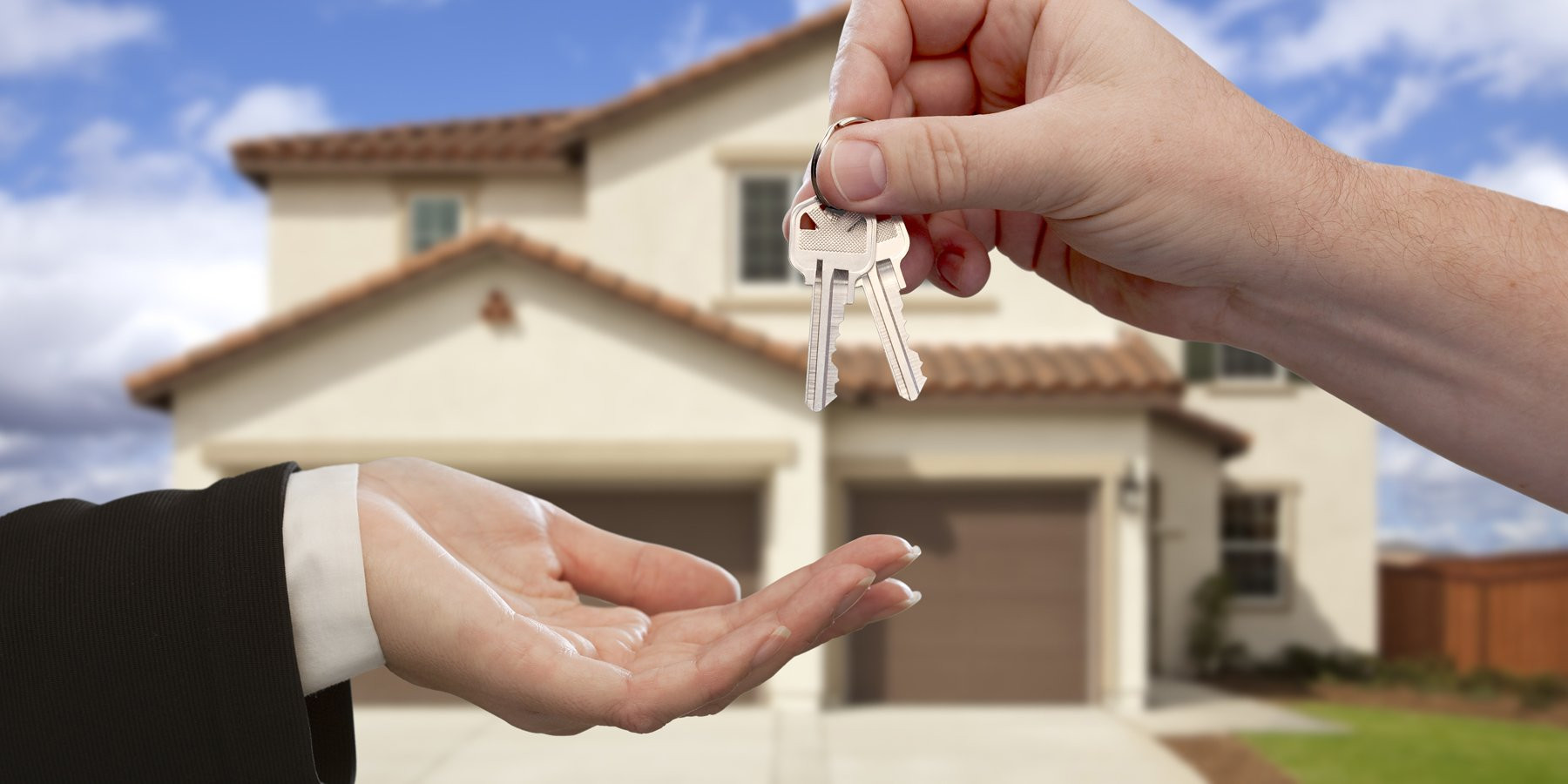 Dövlət qurumuna 69 min manata ev satan sahibkarın kimliyi