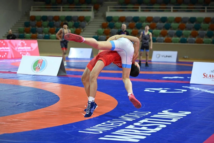 17 yaşadək güləşçilər arasında Azərbaycan çempionatına start verilib