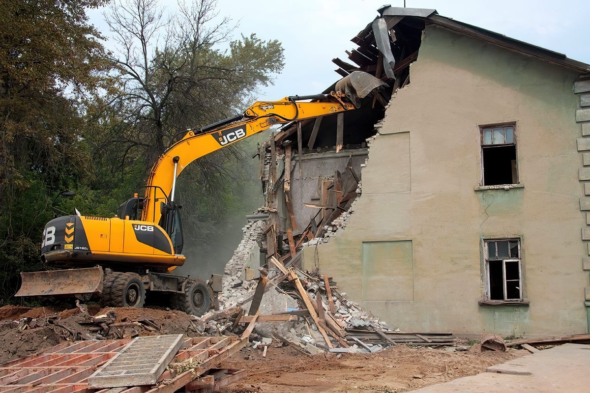 Müslüm Maqomayevin evi söküldü, yerində bank binası tikildi