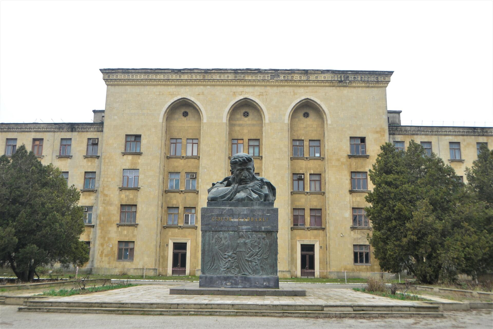 SON DƏQİQƏ: Kinostudiyada 15 nəfər işdən çıxarıldı