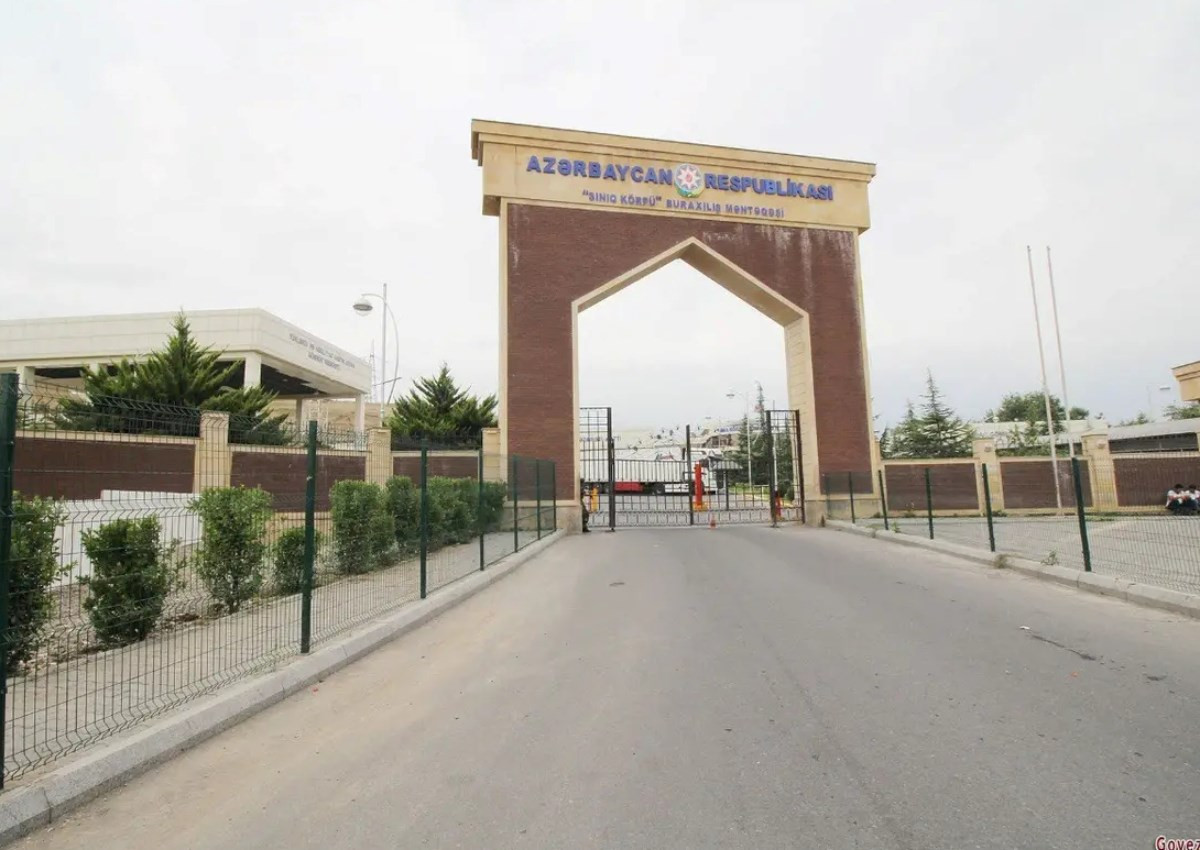 Quru sərhədlərin açılmasında kimlər maraqlı deyil?