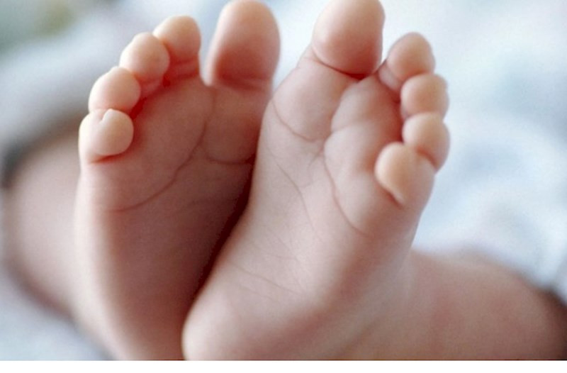 Qadın övladını xəstəxanaya qoyaraq ondan imtina edib