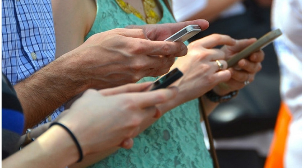 Telefon "narkomaniyası": Valideynlər, Uşaqlarınızı qoruyun