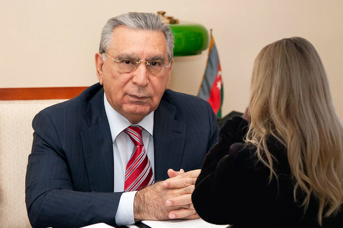 Ramiz Mehdiyevin telefonda danışdığı qadın kimdir?