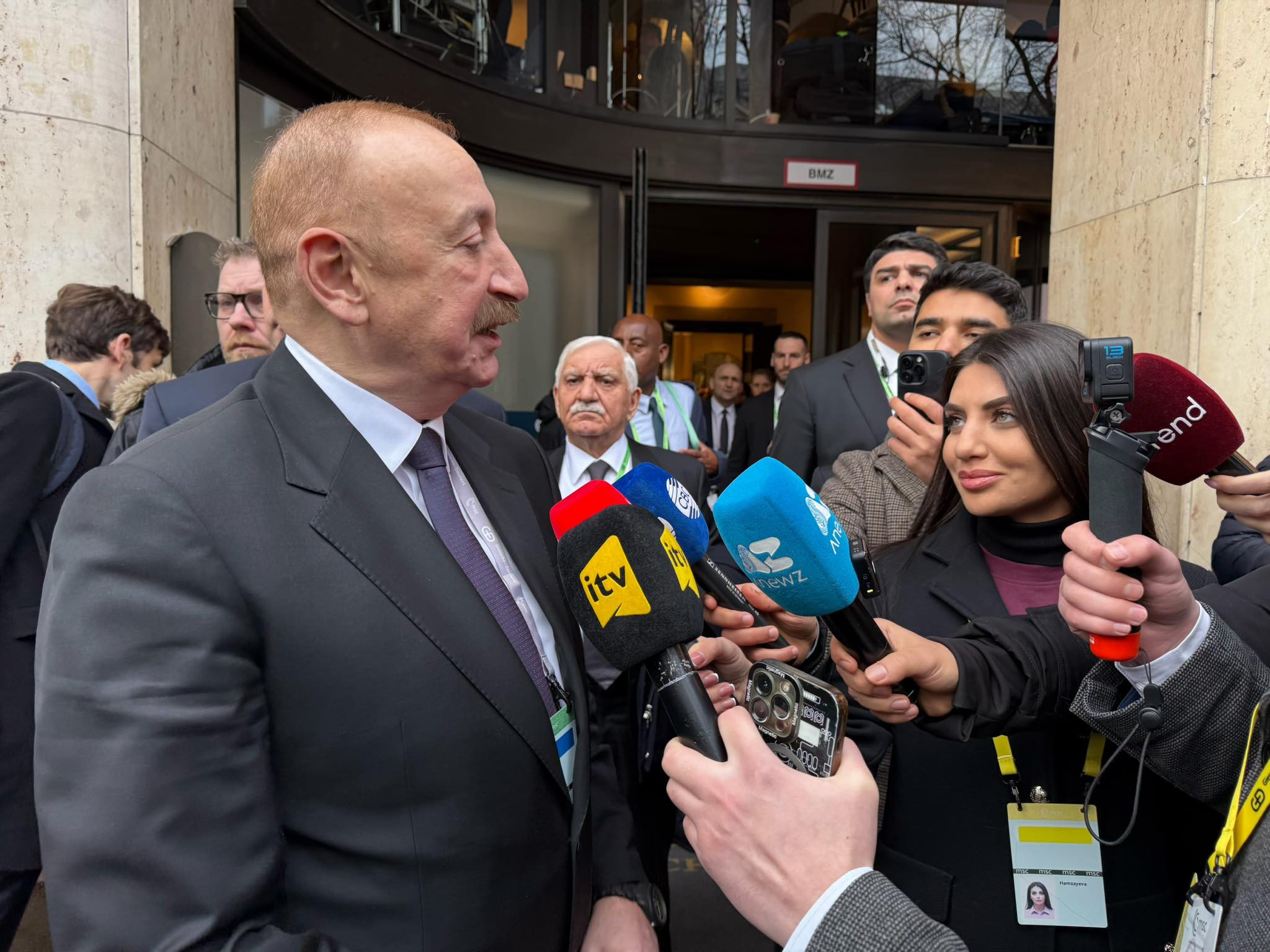 Prezident Münxendə yerli televiziya kanallarına müsahibə verdi