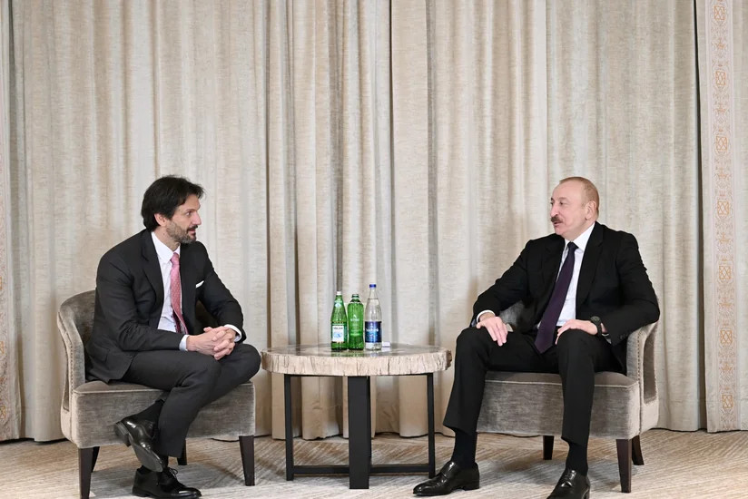 Prezident İlham Əliyev Münxendə Slovakiyanın müdafiə naziri ilə görüşüb