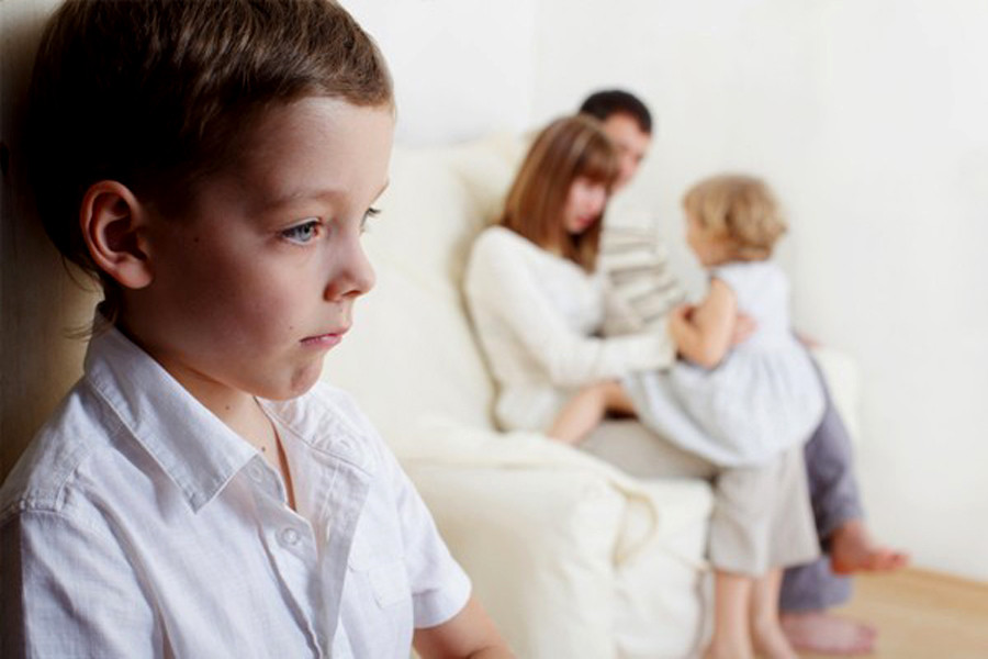 Bacı-qardaş arasında qısqanclıq:  Valideynlər nə etməlidir?