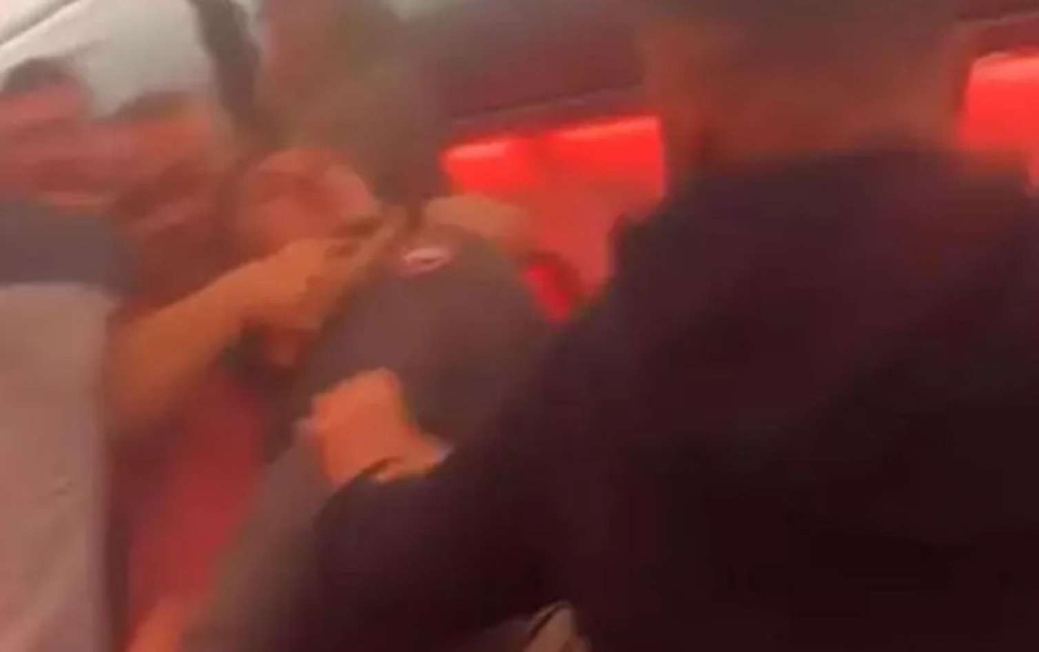 Təyyarədə dava düşdü -