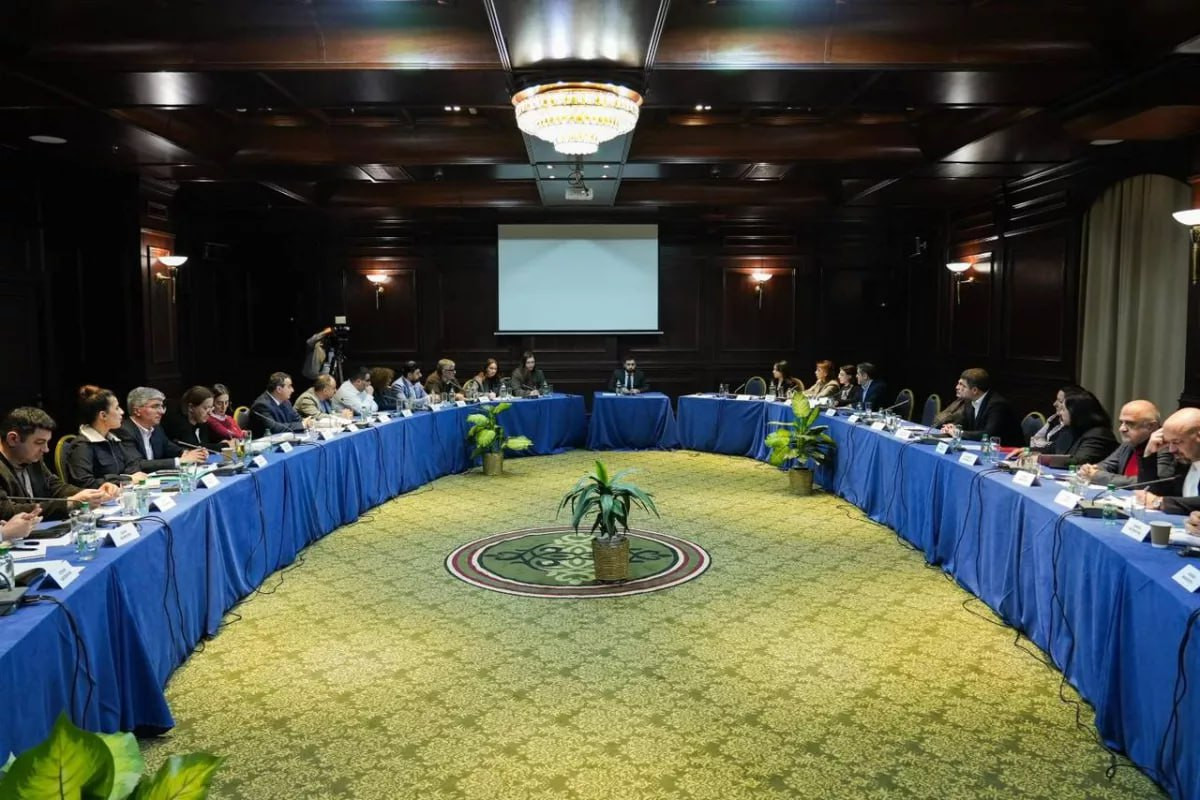 Qriqoryan azərbaycanlı nümayəndələrlə görüşdü-