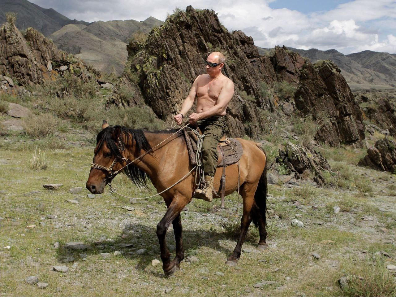 Vladimir Putin Rusiyada bütün yaş qrupları arasında populyardır