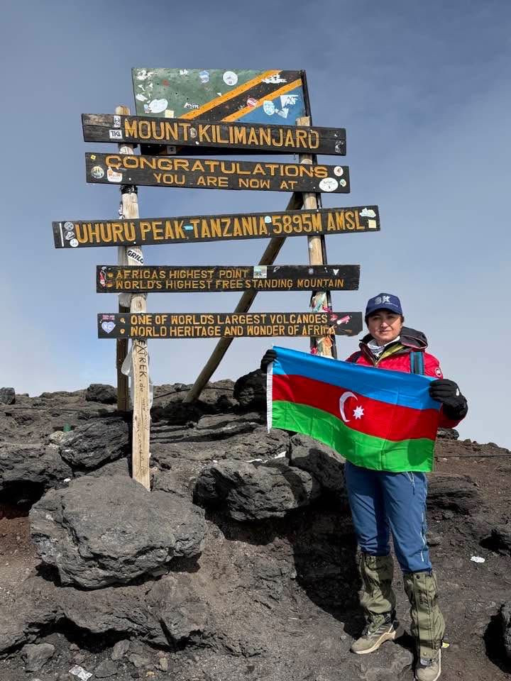Azərbaycanlı xanım Afrikanın ən yüksək zirvəsində