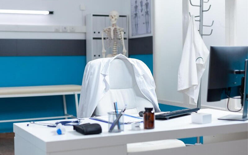 Məşhur xəstəxananın direktoru işdən çıxarıldı -