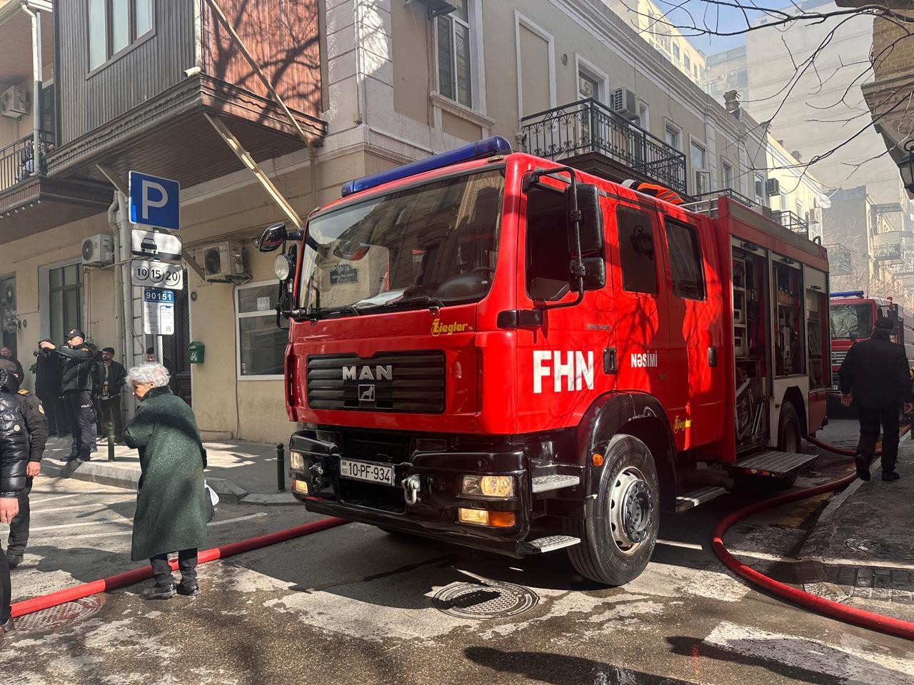 Bakının mərkəzindəki yanğın MƏHDUDLAŞDIRILDI
