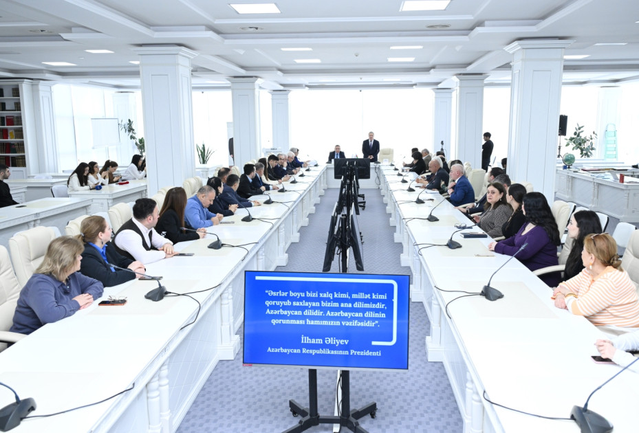 “Medianın dili elmi müzakirə müstəvisində” mövzusunda konfrans keçirilib