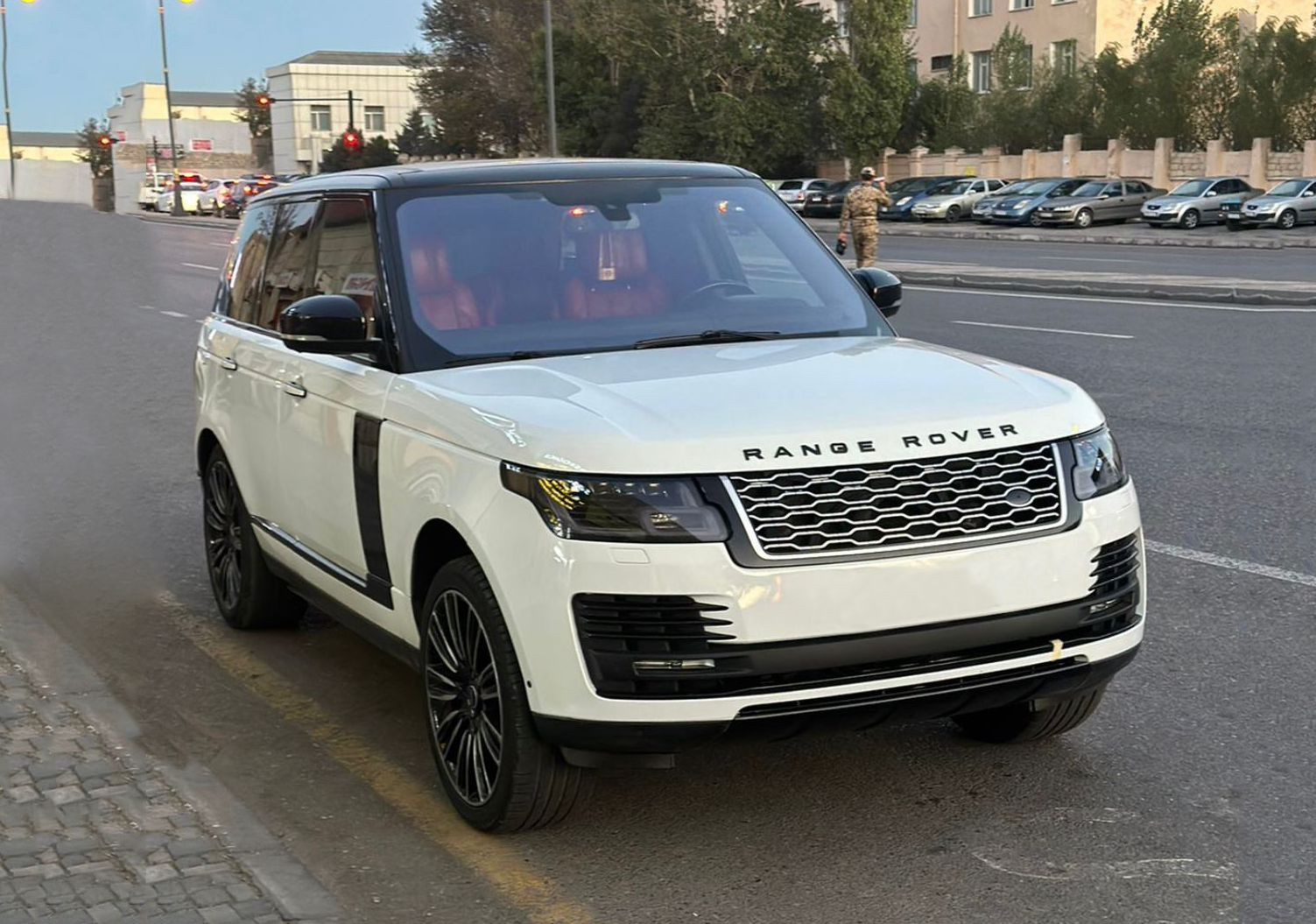 “Ayıq sürücü” avtomobildən 11 min manat pul oğurlayıb