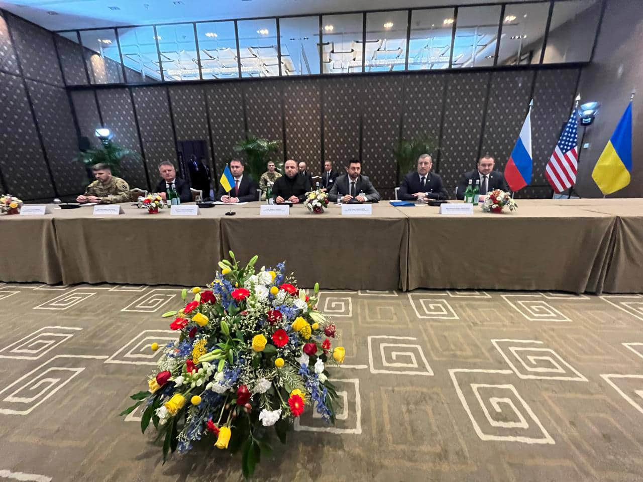 Cenevrədə danışıqların ikinci günü başlayıb