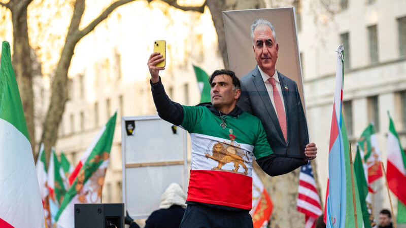 Mühacir soydaşlarımıza Rza Pəhləvini dəstəkləmək üçün necə təzyiq edilir?