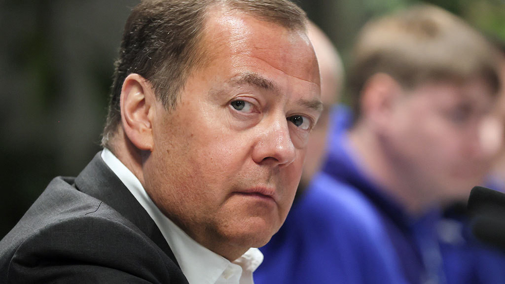 Medvedev Rusiyanın rəqiblərindən danışdı: Anlayırlar ki...