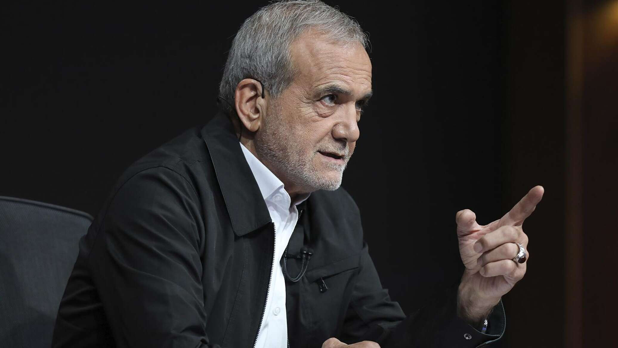 İran prezidentindən sərt sual: 400 milyard dollarlıq sərmayəni görən var?