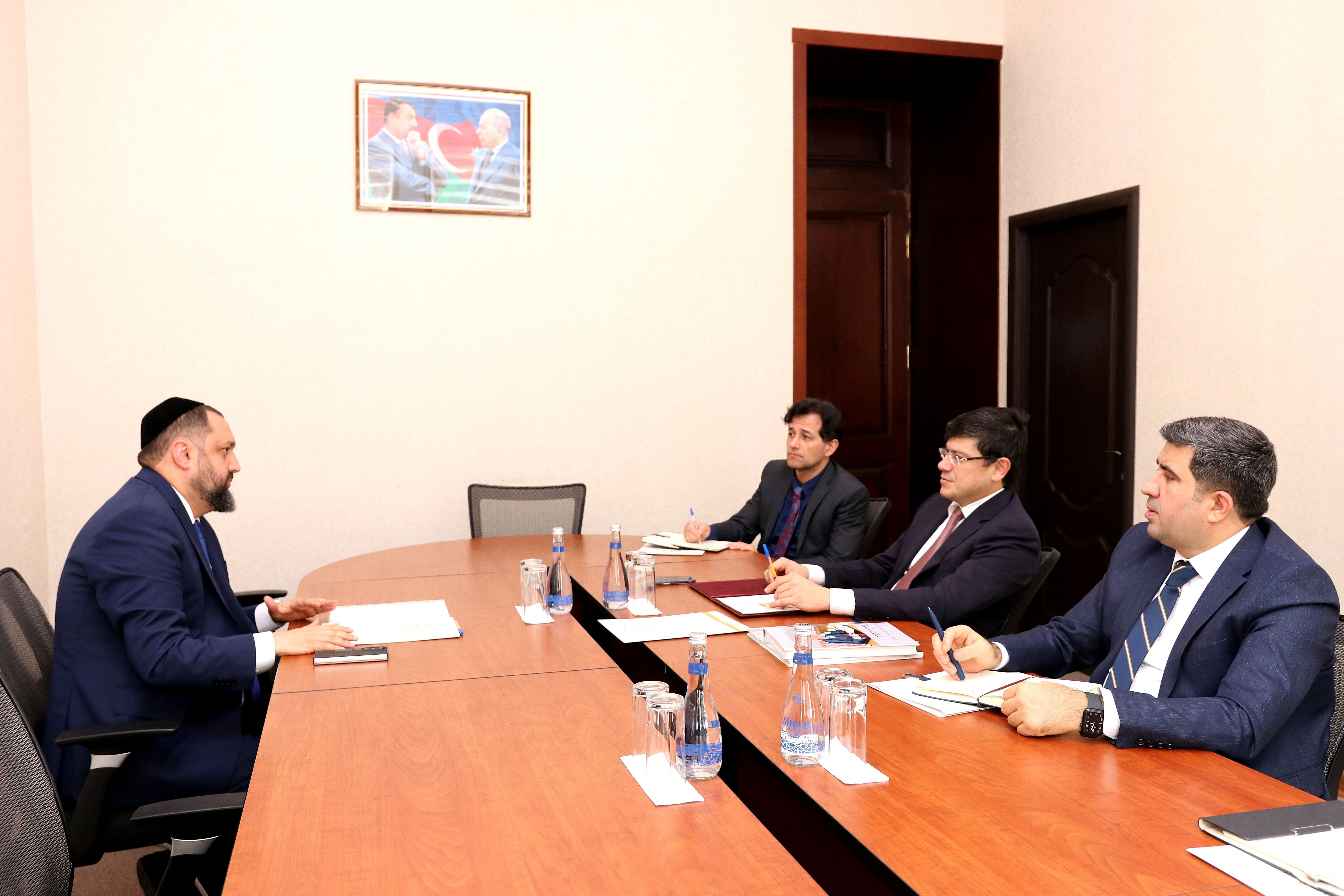 Komitə sədri Sefarad yəhudilərinin Bakı dini icmasının sədri, ravvin Zamir İsayevlə görüşüb