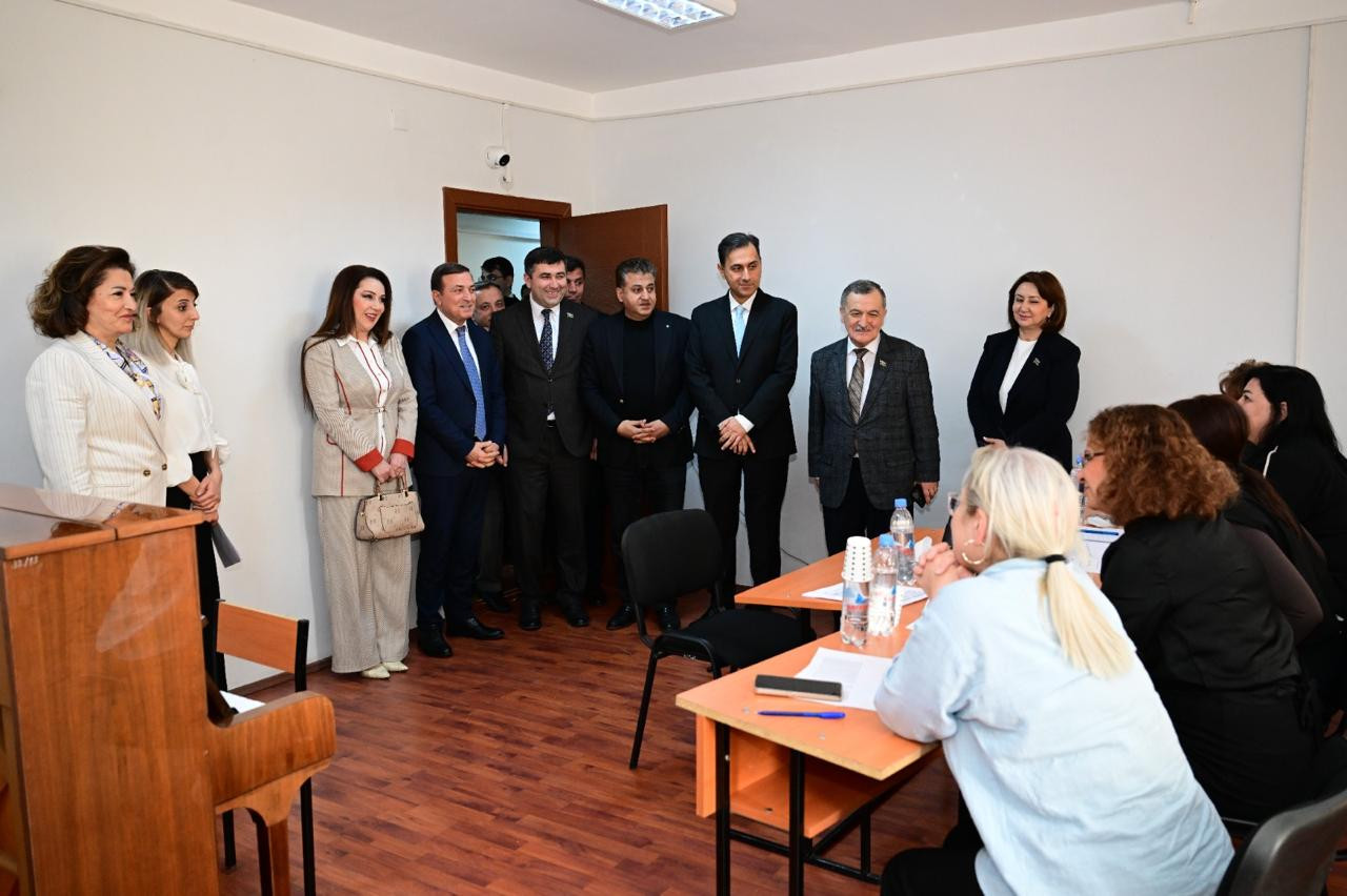 Millət vəkilləri və incəsənət xadimləri attestasiya prosesini müşahidə ediblər