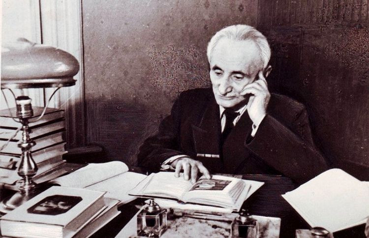 Uşaqların şairi, millətin müəllimi, İstiqlalın ilk maarif səfiri -