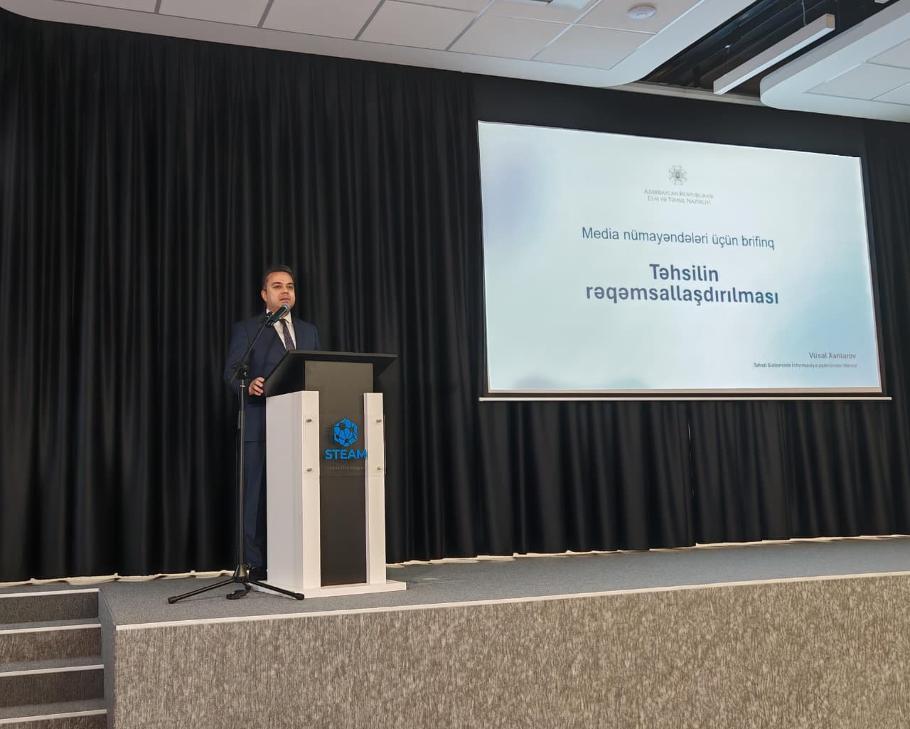 "Təhsilin rəqəmsallaşdırılması" mövzusunda brifinq keçirilir