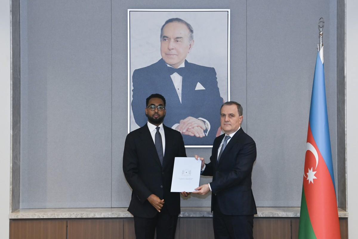 Somali səfiri etimadnaməsinin surətini Ceyhun Bayramova təqdim edib