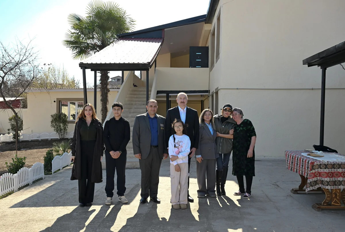 İlham Əliyev Xocavənd şəhərində görülmüş işlərlə tanış olub, şəhər və kənd sakinləri ilə görüşüb