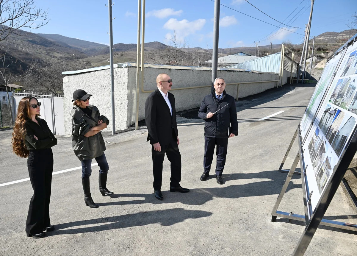 İlham Əliyev Xocalının Xanabad kəndində görülmüş işlərlə tanış olub -