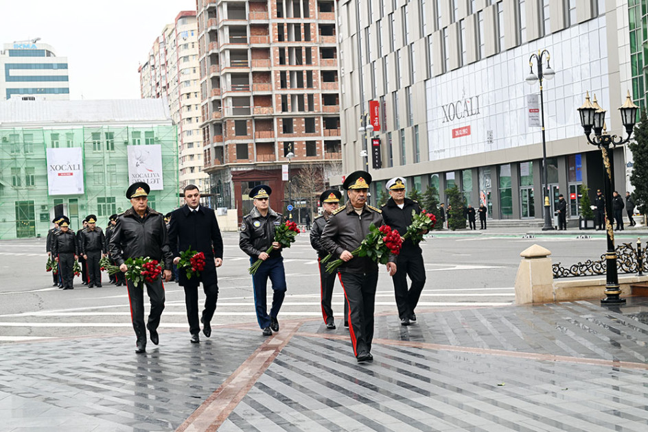 Müdafiə Nazirliyinin rəhbər heyəti "Ana harayı" abidəsini ziyarət edib