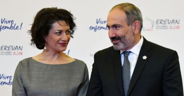 Paşinyanın həyat yoldaşı onu "İnstagram"-da izləmədən çıxardı