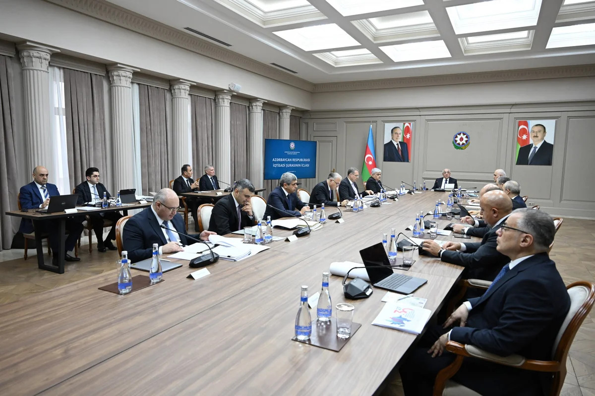 Əli Əsədov TƏCİLİ iclas keçirdi